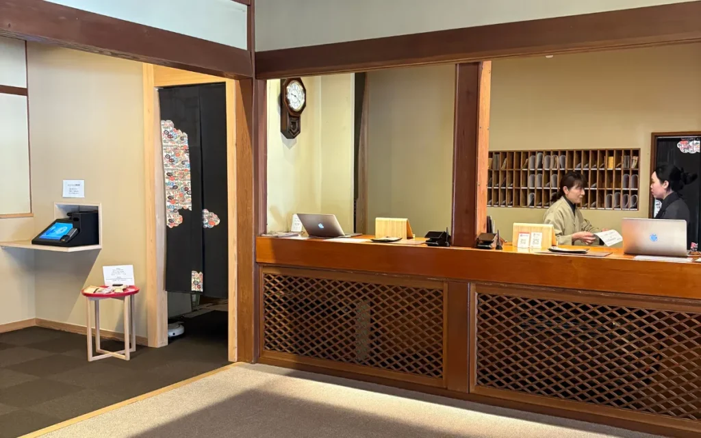 草津ホテル1913:受付